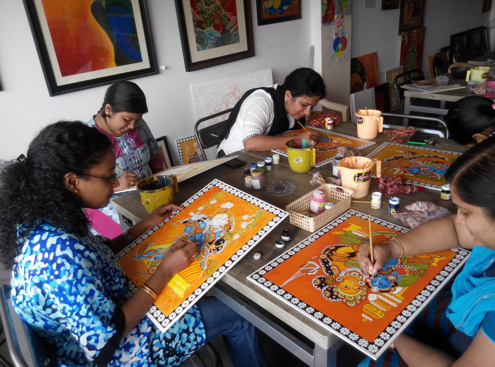 Group Tanjore painting class at Varnaalaya studio